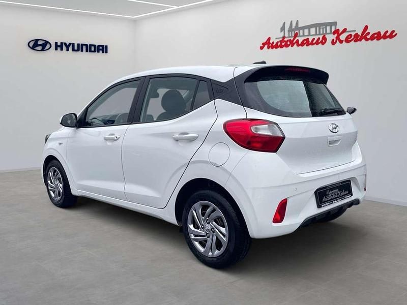 Gebraucht Hyundai i10 Select 67 PS (49 kW) 2022 Weiß Kleinwagen