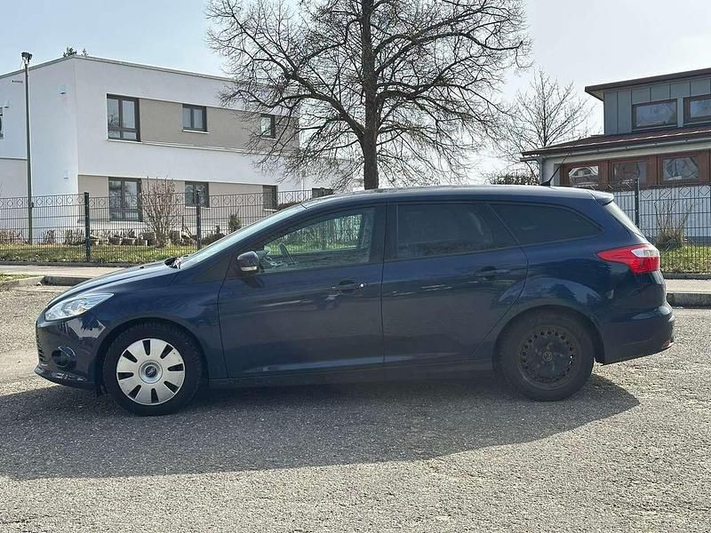 Gebraucht Ford Focus 101 PS (74 kW) 2013 Blau Kombi