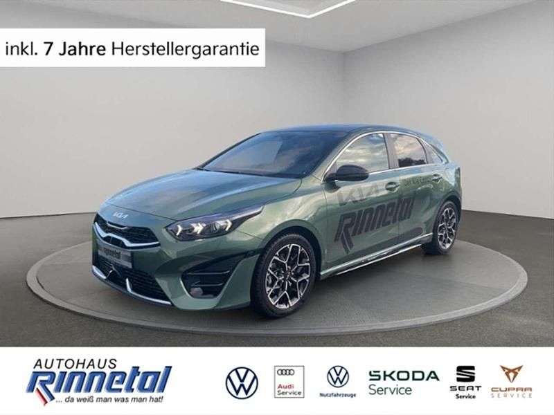 Grün Neu 2025 Kia Ceed GT-Line Kleinwagen | 27.607 € (Fairer Preis) - Bild 1/4