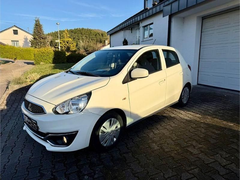 Gebraucht Mitsubishi Space Star Basis 71 PS (52 kW) 2019 Weiß Kleinwagen