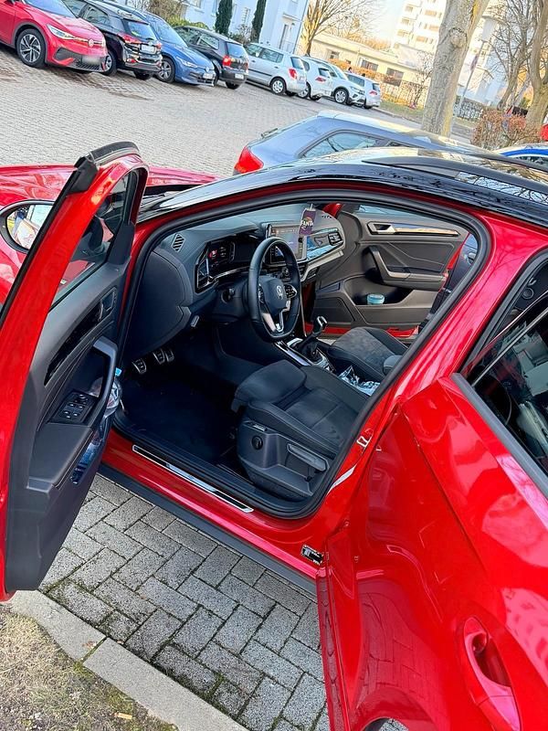 Gebraucht VW T-Roc 150 PS (110 kW) 2023 Rot SUV