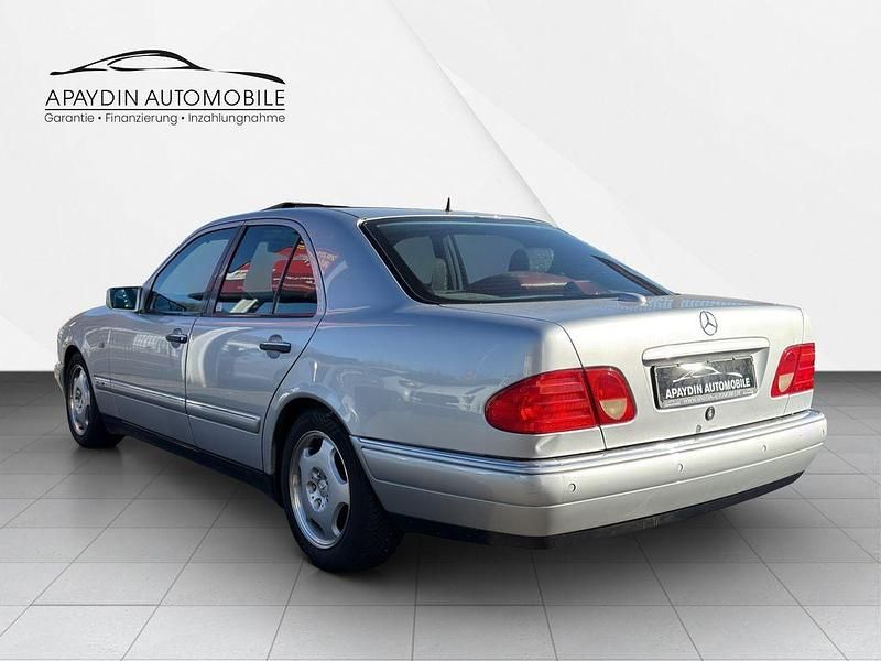 Gebraucht Mercedes E230 Avantgarde 150 PS (110 kW) 1997 Silber Limousine