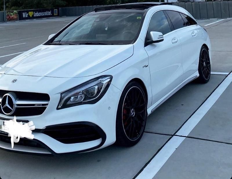 Weiß Gebraucht 2018 Mercedes CLA45 AMG Shooting Brake AMG Kombi | 28.800 € (Fairer Preis) - Bild 1/4