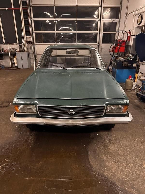 Grün Gebraucht 1973 Opel Rekord Limousine | 4.900 € - Bild 1/4