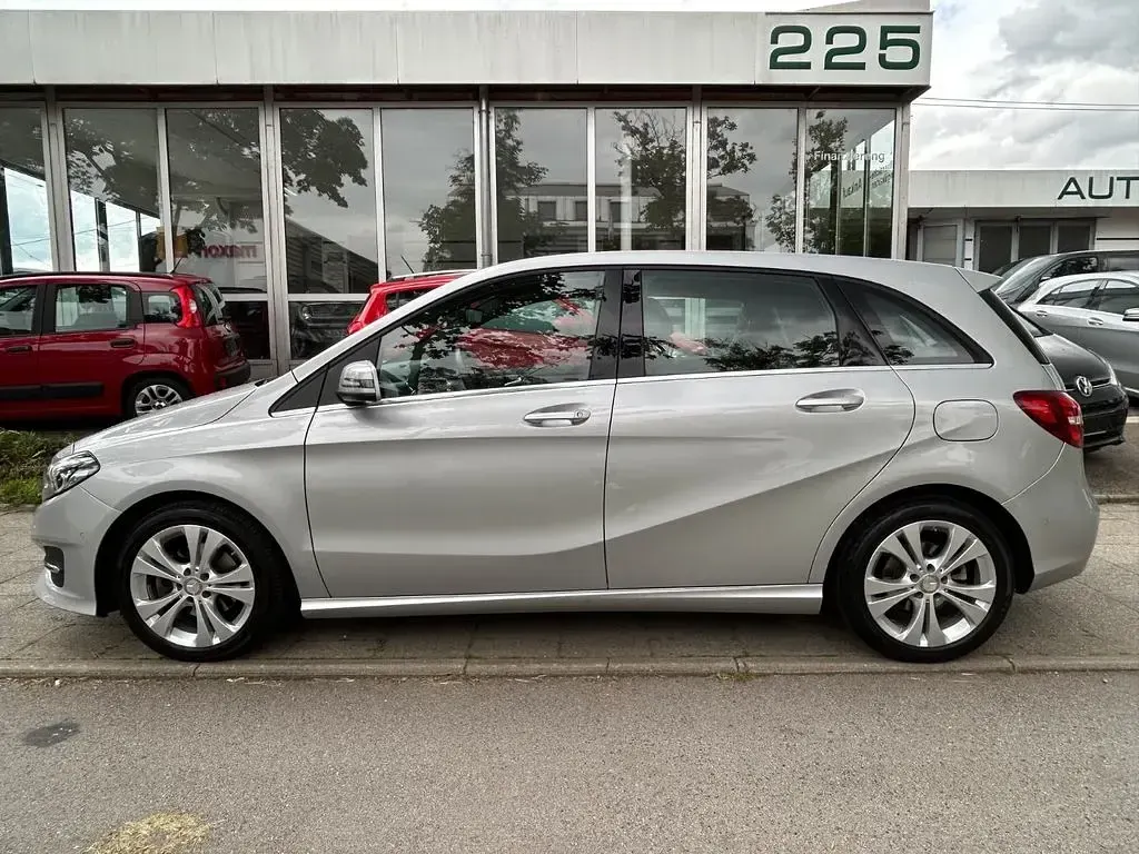 Gebraucht Mercedes B200 Urban 156 PS (114 kW) 2015 Silber Kleinwagen