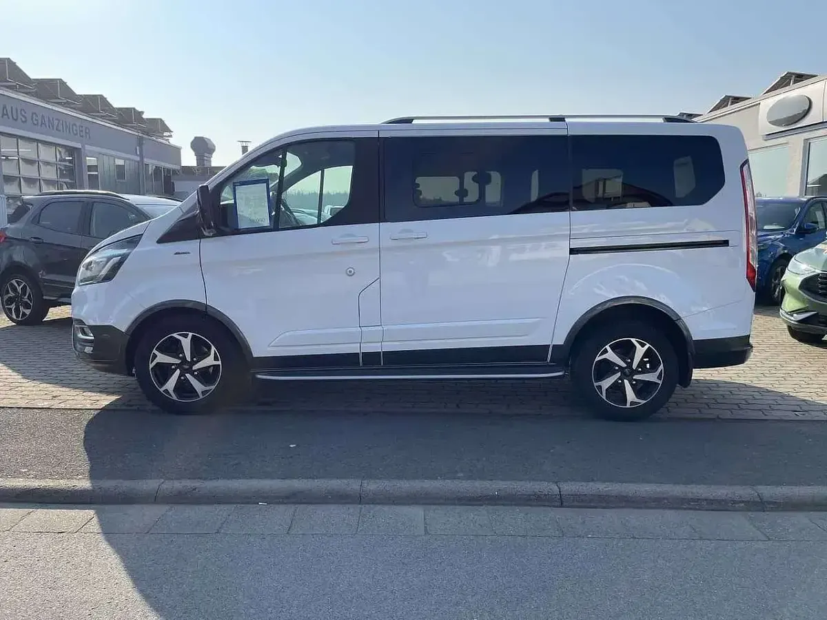 Gebraucht Ford Tourneo Active 170 PS (125 kW) 2022 Frostweiß Van / Kleinbus