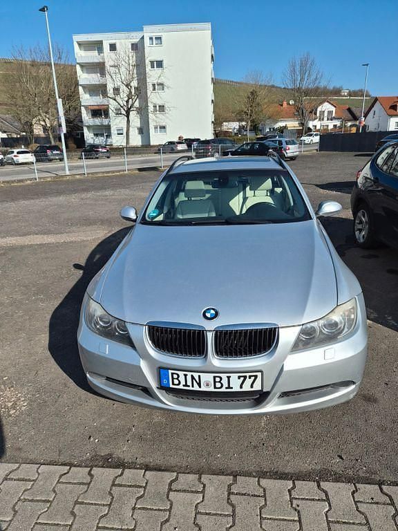 Gebraucht BMW 320 163 PS (119 kW) 2007 Silber Kombi