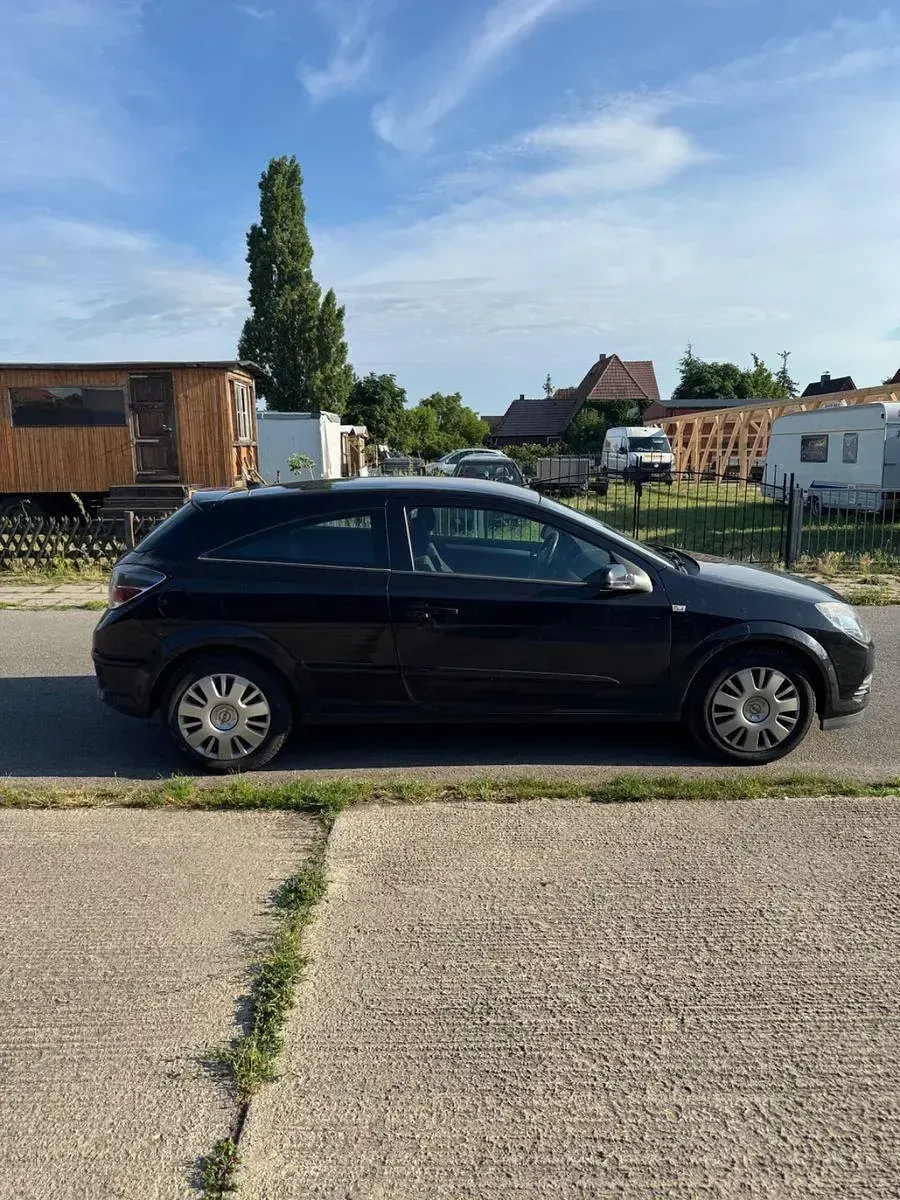 Gebraucht Opel Astra GTC 105 PS (77 kW) 2008 Schwarz Limousine