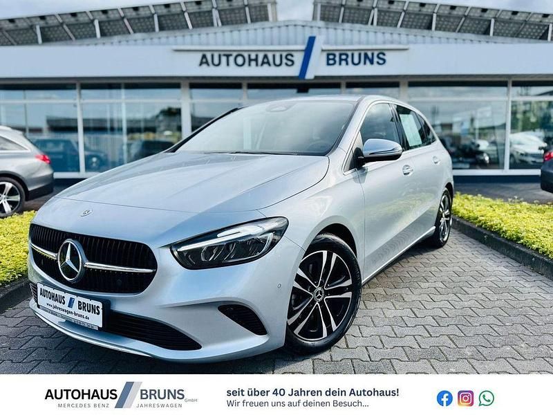 Hightech silber Gebraucht 2024 Mercedes B180 Progressive Van / Kleinbus | 33.450 € (Teuer) - Bild 1/4