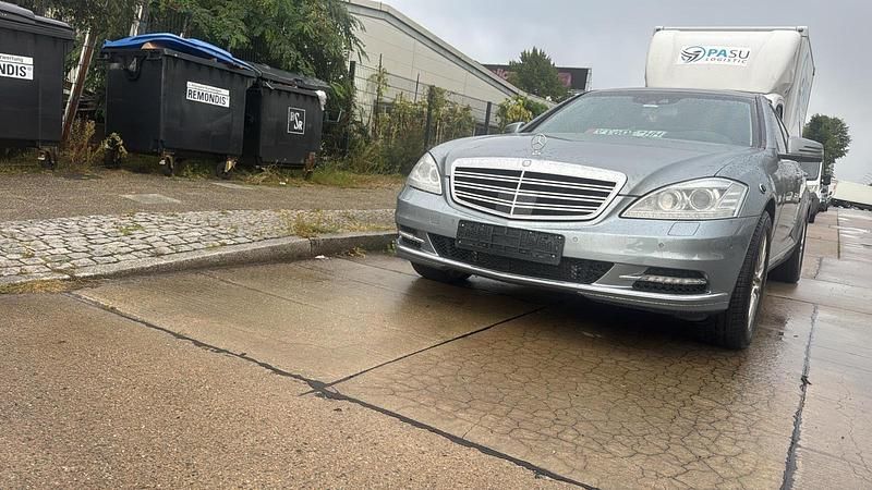 Grau Gebraucht 2011 Mercedes S600 Limousine | 29.500 € (Fairer Preis) - Bild 1/4