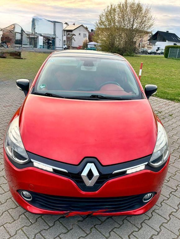 Gebraucht Renault Clio IV 88 PS (64 kW) 2013 Rot Limousine