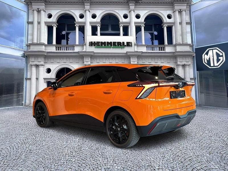 Gebraucht MG MG4 EV Trophy 180 kW (245 PS) 2024 Orange & black roof Kleinwagen