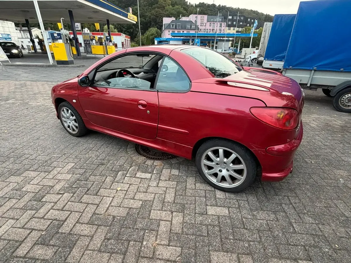 Gebraucht Peugeot 206 CC 109 PS (80 kW) 2004 Rot Cabrio