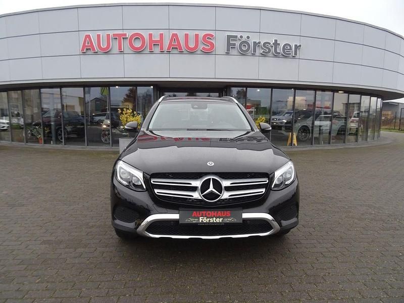 Schwarz Gebraucht 2018 Mercedes GLC250 SUV | 28.990 € (Fairer Preis) - Bild 1/4