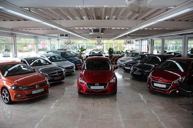 Rot Gebraucht 2015 Mazda 2 Prime-Line Limousine | 6.990 € (Superpreis) - Bild 1/4