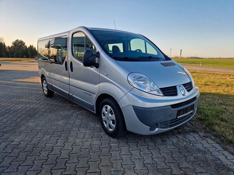 Gebraucht Renault Trafic Expression 114 PS (83 kW) 2014 Silber Van / Kleinbus