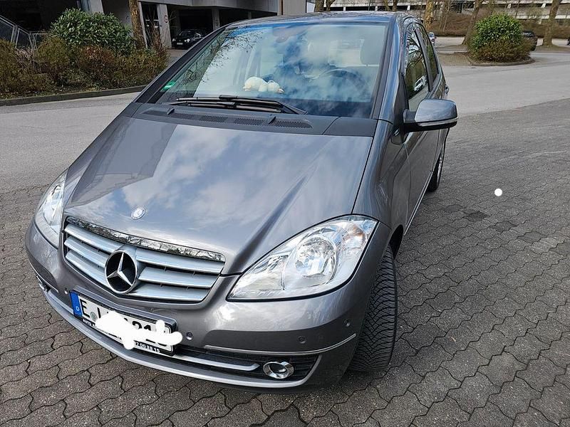 Gebraucht Mercedes A160 Elegance 95 PS (69 kW) 2011 Grau Van / Kleinbus