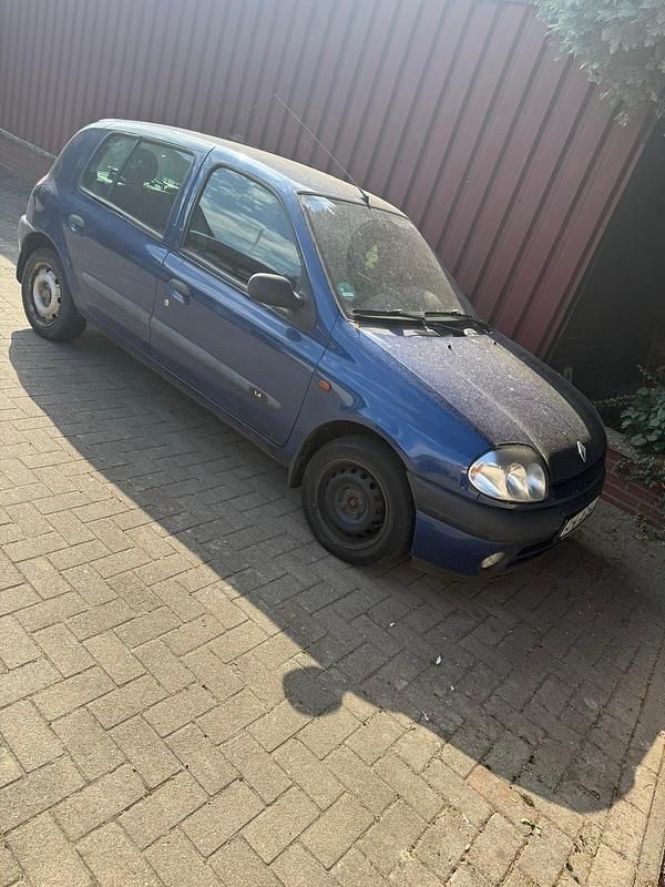 Blau Gebraucht 1999 Renault Clio II Kleinwagen | 300 € (Superpreis) - Bild 1/4