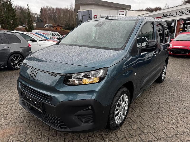 Neu Fiat Doblò 102 PS (75 kW) 2025 Blau Van / Kleinbus