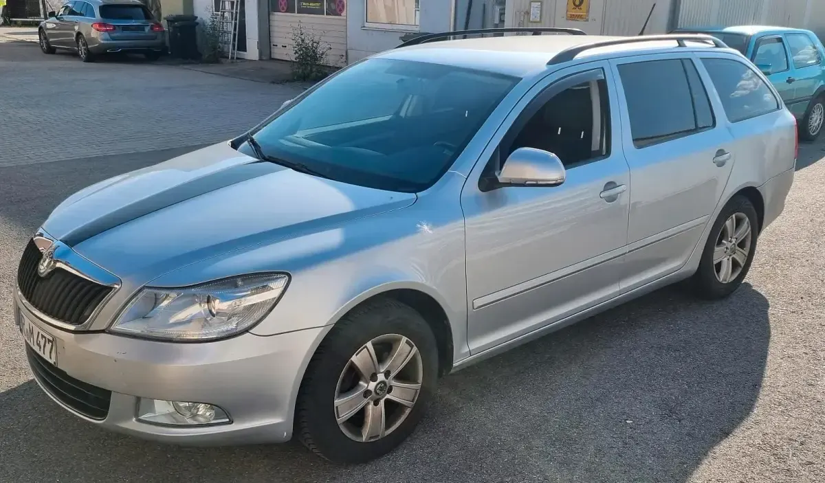 Gebraucht Skoda Octavia Elegance 105 PS (77 kW) 2011 Silber Kombi