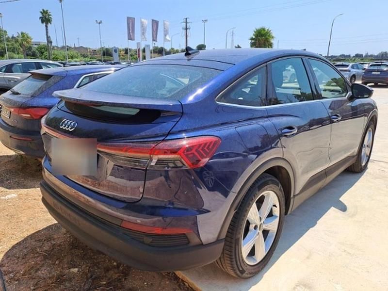 Gebraucht Audi e-tron 150 kW (204 PS) 2023 Navarrablau metallic (metallic) SUV