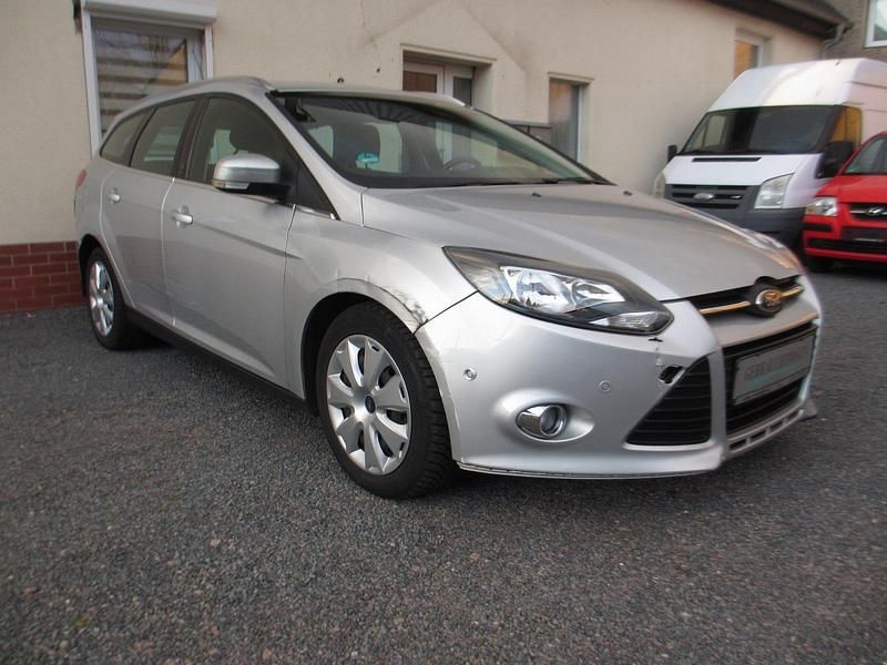 Gebraucht Ford Focus 116 PS (85 kW) 2012 Silber Kombi