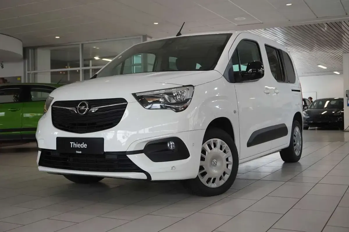 Gebraucht Opel Combo Life Elegance 131 PS (96 kW) 2022 Weiß Van / Kleinbus