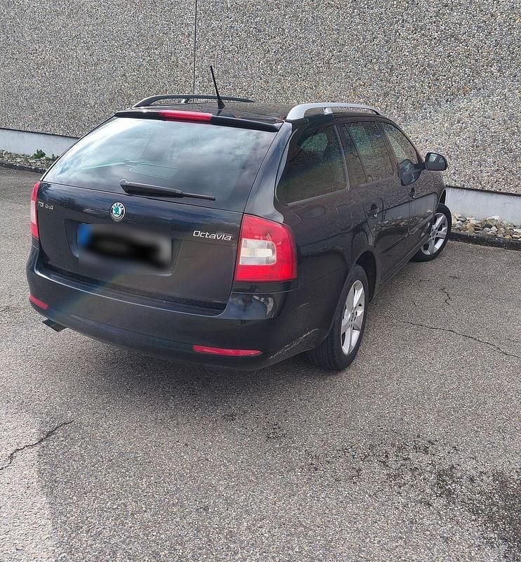 Gebraucht Skoda Octavia Elegance 105 PS (77 kW) 2013 Schwarz Kombi