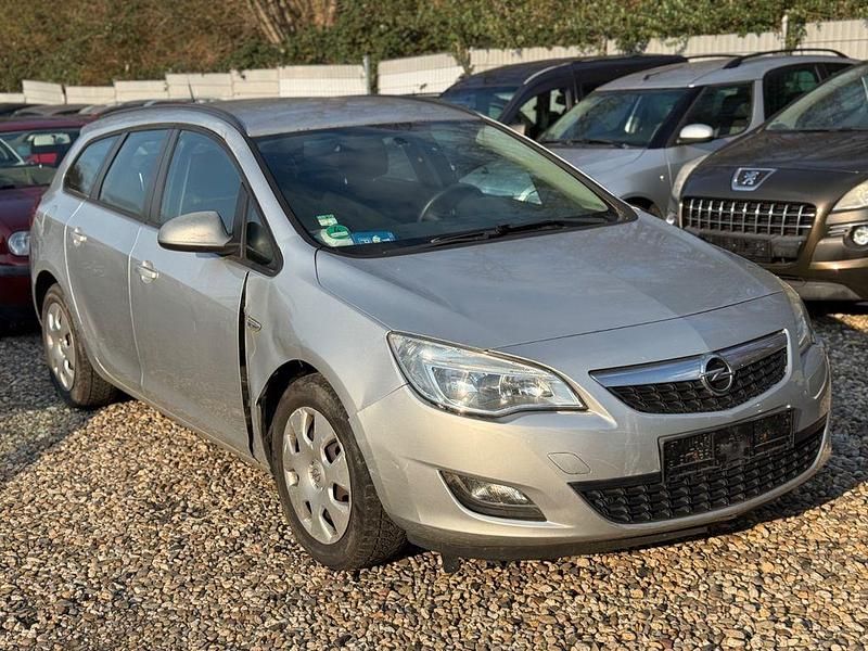 Gebraucht Opel Astra Selection 95 PS (69 kW) 2011 Silber Kombi