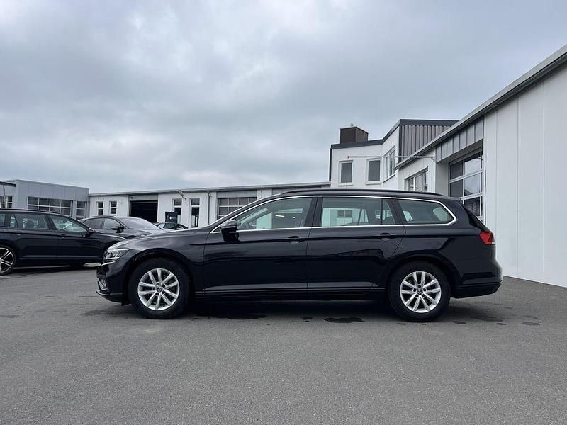 Gebraucht VW Passat Business 150 PS (110 kW) 2022 Schwarz Kombi