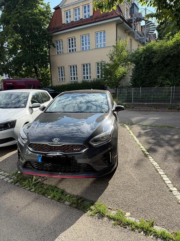 Grau Gebraucht 2021 Kia ProCeed GT Kleinwagen | 23.200 € (Guter Preis) - Bild 1/4
