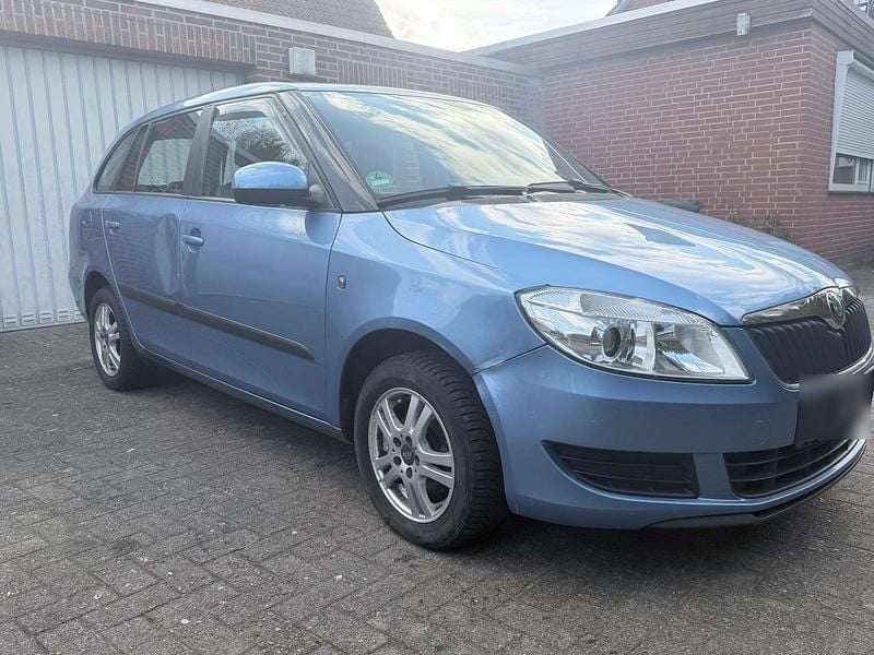 Gebraucht Skoda Fabia 105 PS (77 kW) 2013 Blau Kleinwagen