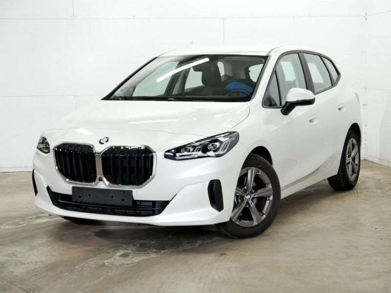Weiß Gebraucht 2024 BMW 218 Active Tourer Performance Van / Kleinbus | 27.680 € (Superpreis) - Bild 1/4