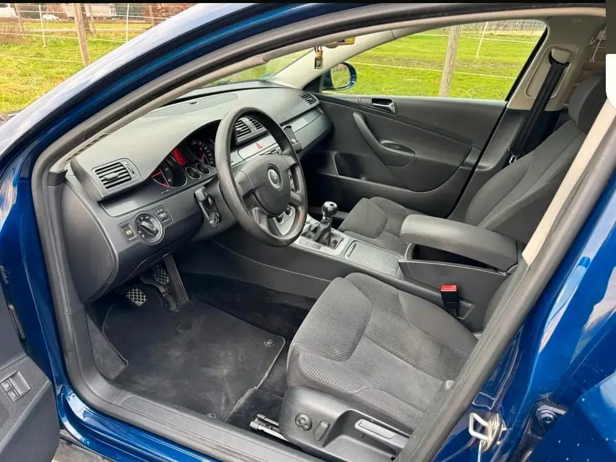 Gebraucht VW Passat 140 PS (102 kW) 2007 Blau Limousine