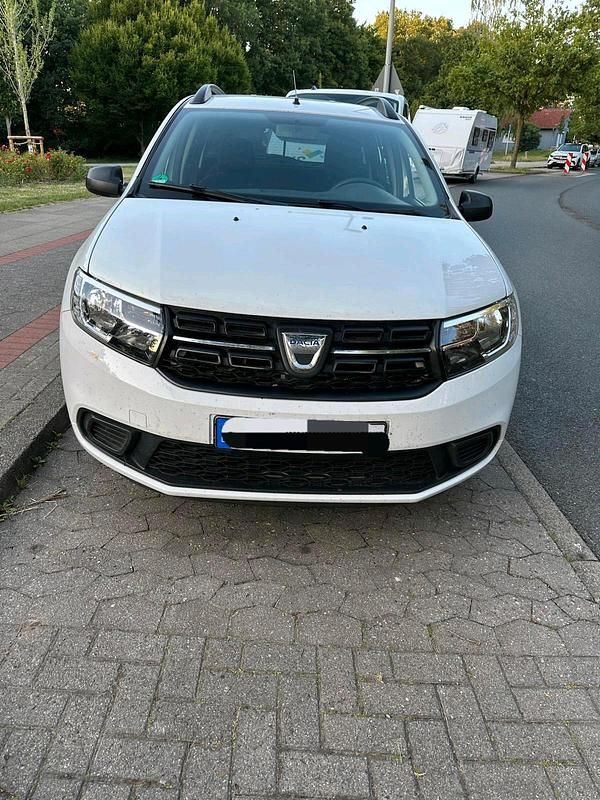Weiß Gebraucht 2019 Dacia Logan Limousine | 4.199 € (Superpreis) - Bild 1/4
