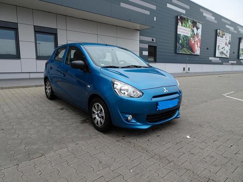 Blau Gebraucht 2014 Mitsubishi Space Star Plus Limousine | 3.999 € (Fairer Preis) - Bild 1/4