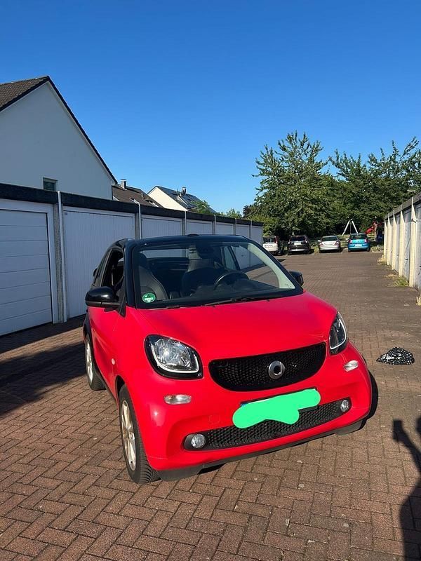 Rot Gebraucht 2018 Smart ForTwo Cabrio Prime Cabrio | 11.999 € (Guter Preis) - Bild 1/4
