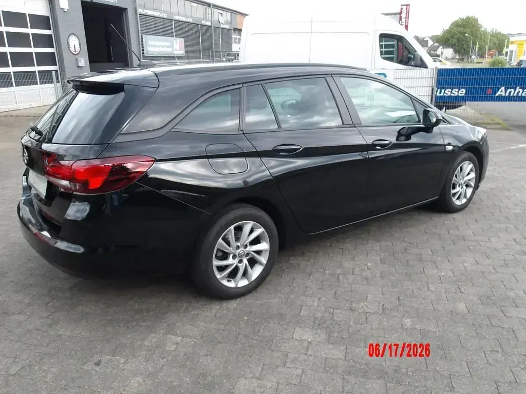 Gebraucht Opel Astra Edition 105 PS (77 kW) 2022 Schwarz Kleinwagen