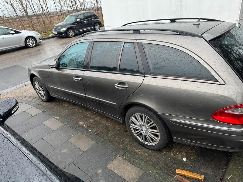 Gebraucht Mercedes E280 190 PS (139 kW) 2008 Andere farben Limousine