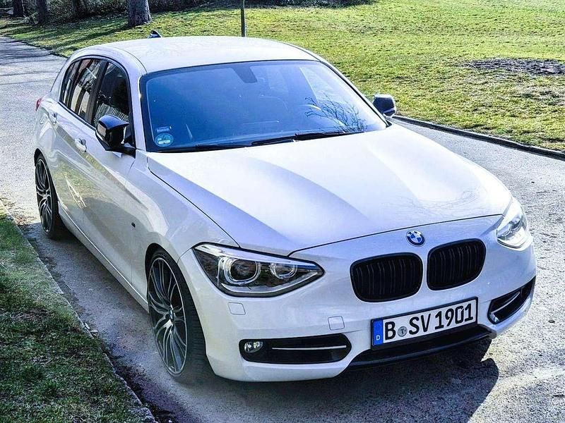 Weiß Gebraucht 2013 BMW 120 Sport Line Kleinwagen | 11.900 € (Fairer Preis) - Bild 1/4
