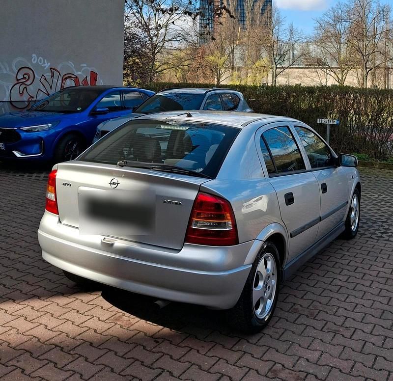 Gebraucht Opel Astra Edition 101 PS (74 kW) 2007 Silber Limousine