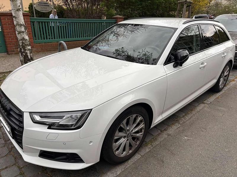 Weiß Gebraucht 2018 Audi A4 Design Kombi | 22.400 € - Bild 1/4