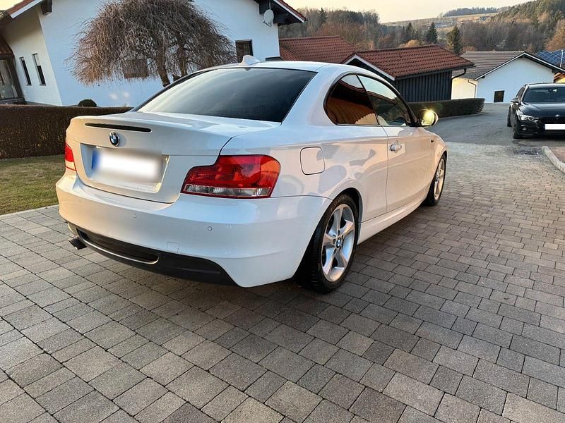 Gebraucht BMW 120 Coupé Performance 177 PS (130 kW) 2011 Weiß Coupé