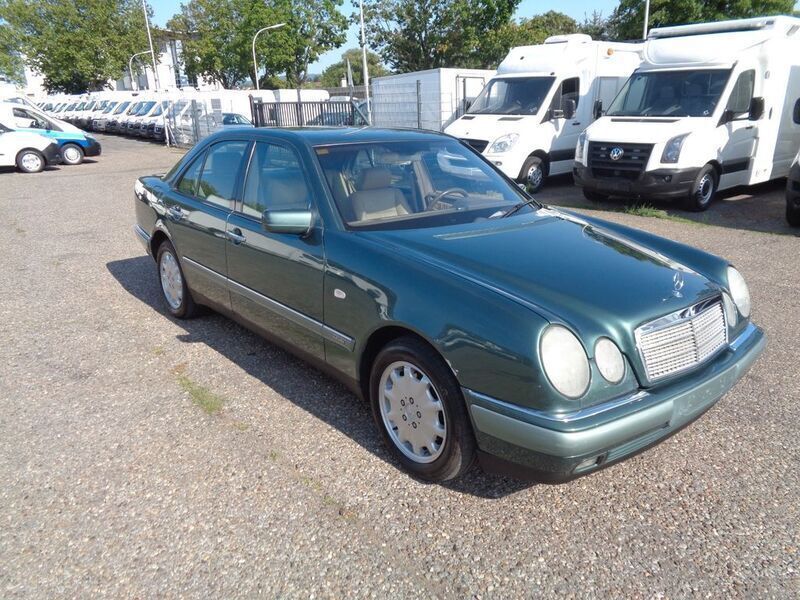 Gebraucht Mercedes E320 Elegance 220 PS (161 kW) 1995 Grün Limousine