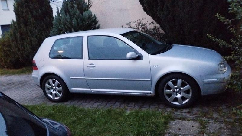 Silber Gebraucht 2000 VW Golf IV Basis Limousine | 900 € (Superpreis) - Bild 1/4