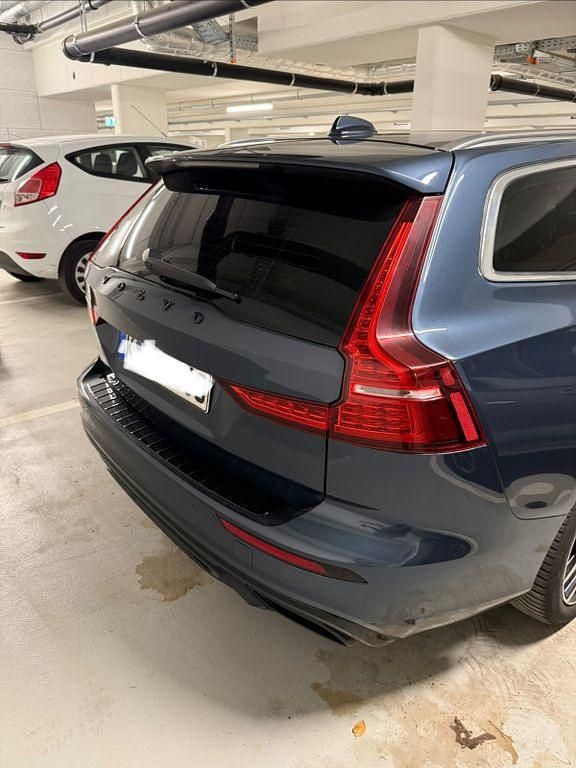 Gebraucht Volvo V60 250 PS (183 kW) 2019 Blau Kombi