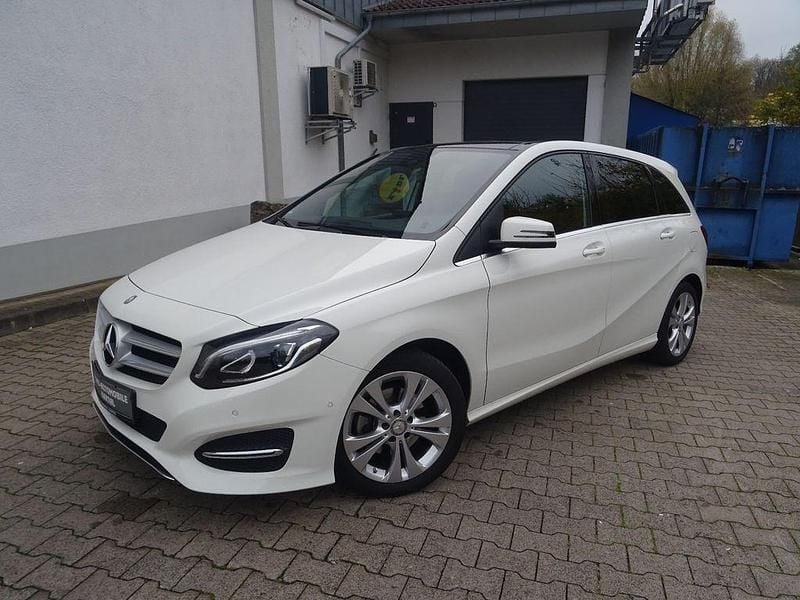 Gebraucht Mercedes B200 Urban 156 PS (114 kW) 2017 Weiß Van / Kleinbus
