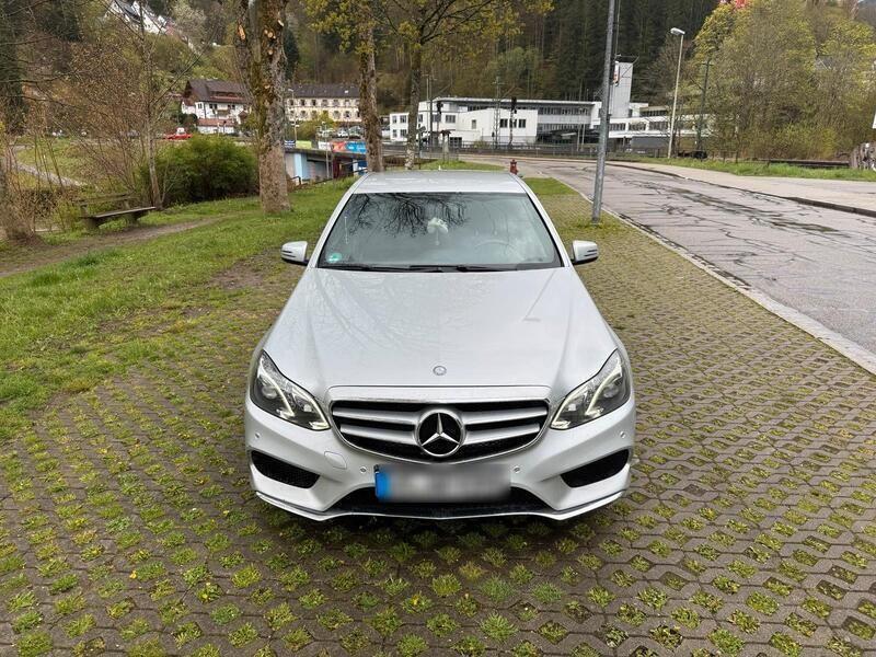 Andere außenfarben Gebraucht 2014 Mercedes E200 AMG line Limousine | 7.999 € (Superpreis) - Bild 1/4