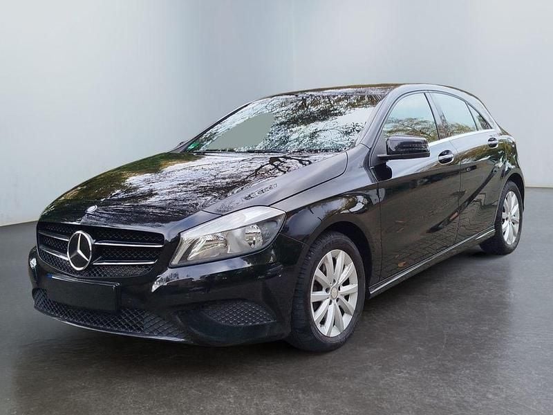 Schwarz Gebraucht 2015 Mercedes A180 Limousine | 10.550 € (Superpreis) - Bild 1/4