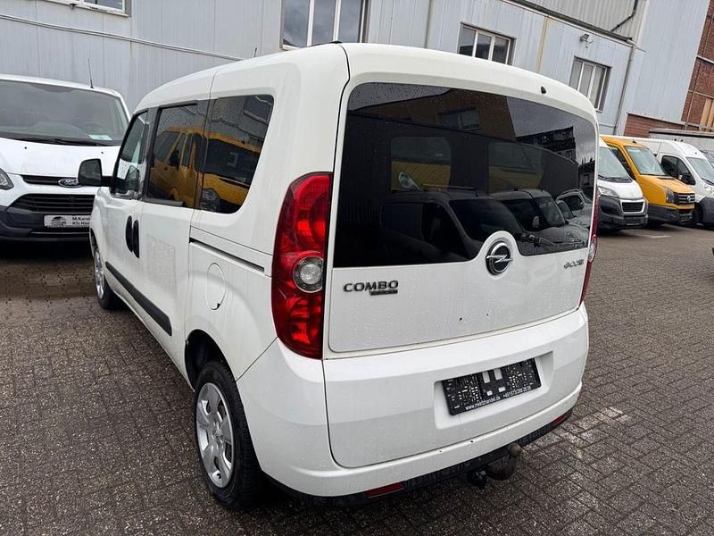 Gebraucht Opel Combo Edition 90 PS (66 kW) 2012 Weiß Van / Kleinbus